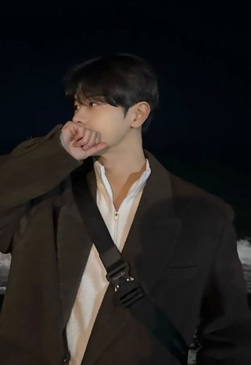 won j (@mr1883) — my photo № 2